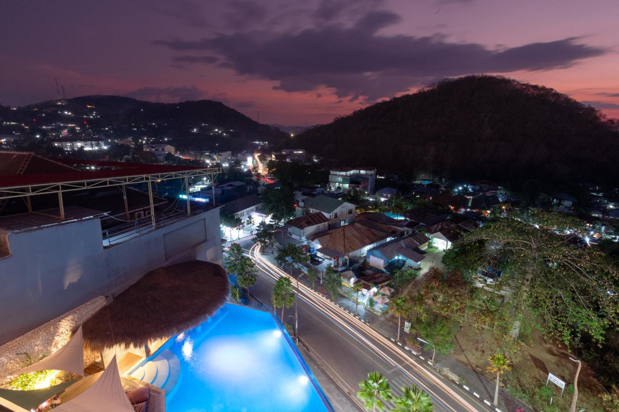 Zasgo Hotel Labuan Bajo Exterior photo