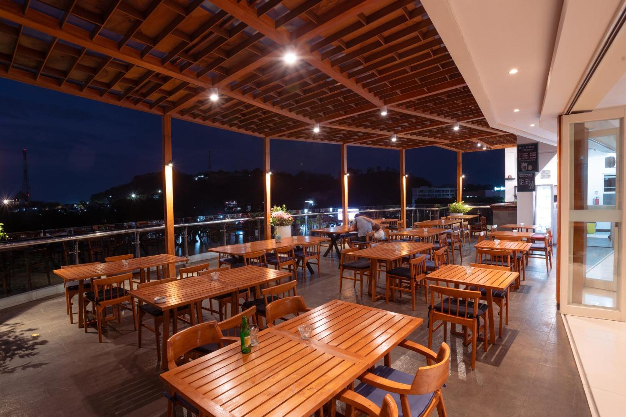 Zasgo Hotel Labuan Bajo Exterior photo