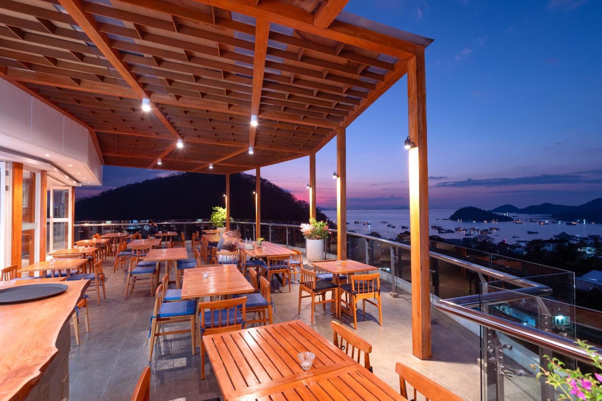 Zasgo Hotel Labuan Bajo Exterior photo