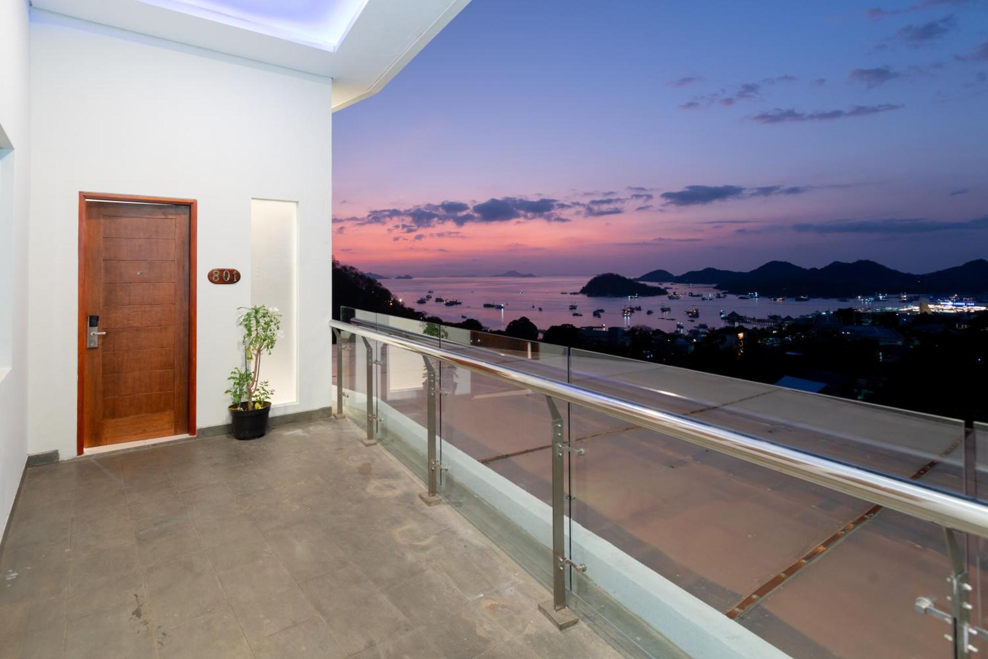 Zasgo Hotel Labuan Bajo Exterior photo