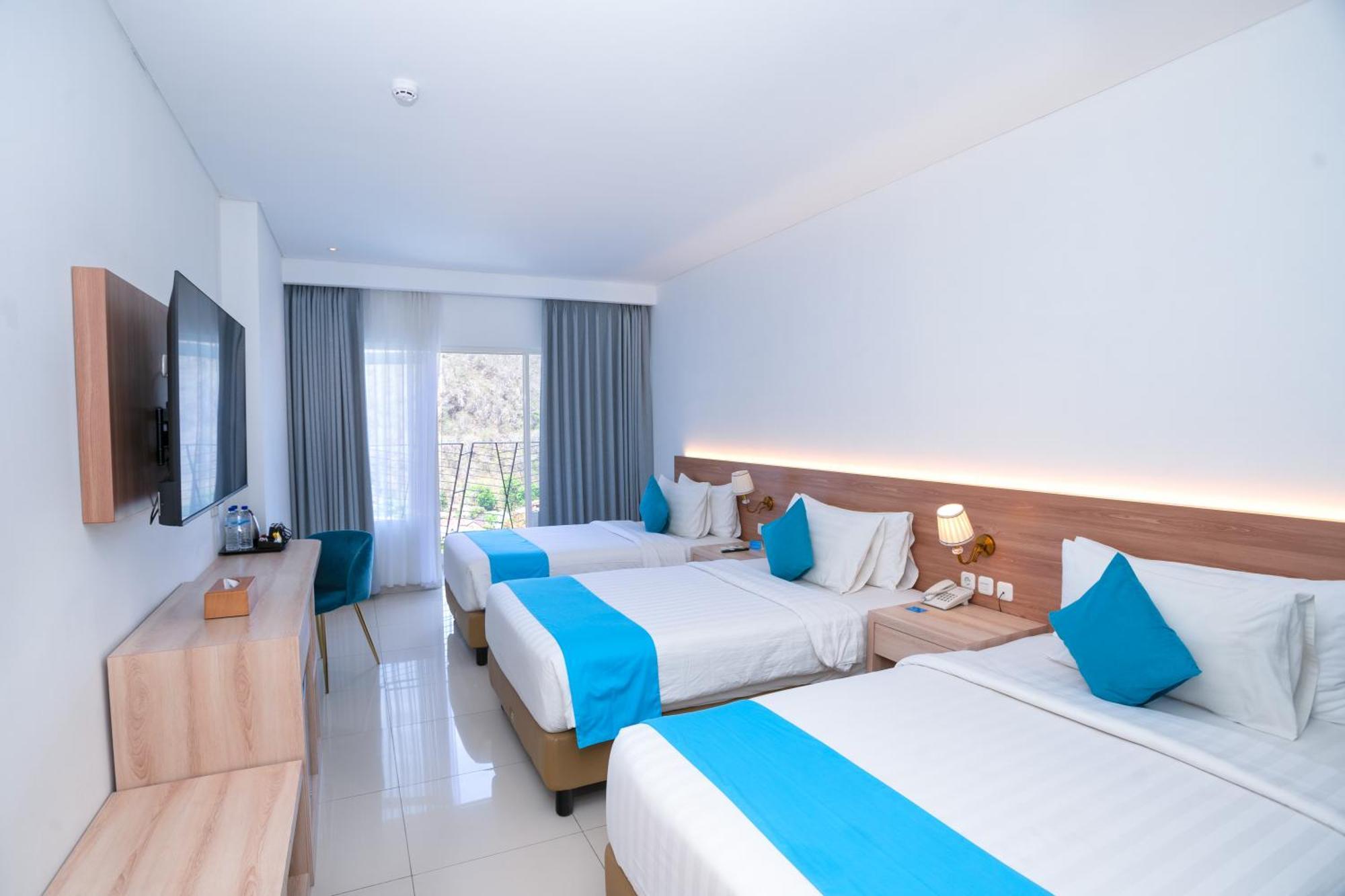 Zasgo Hotel Labuan Bajo Exterior photo